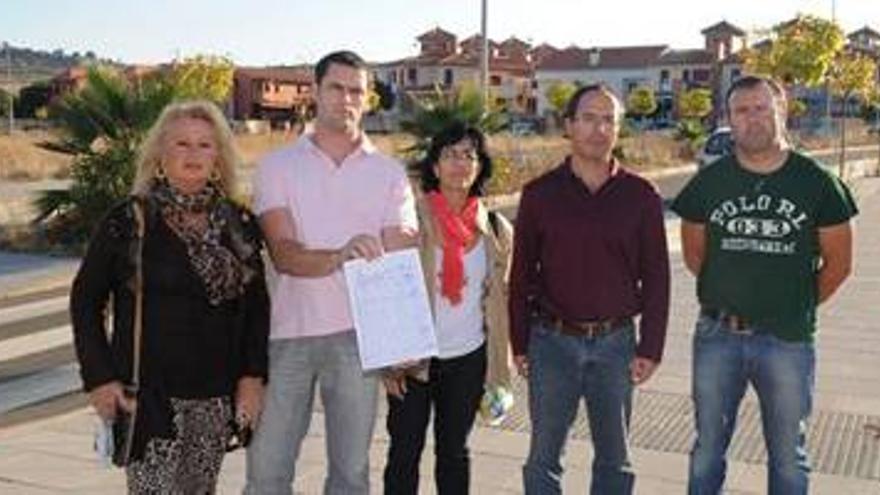 Vegas del Mocho recoge 101 firmas contra la instalación del mercadillo cacereño
