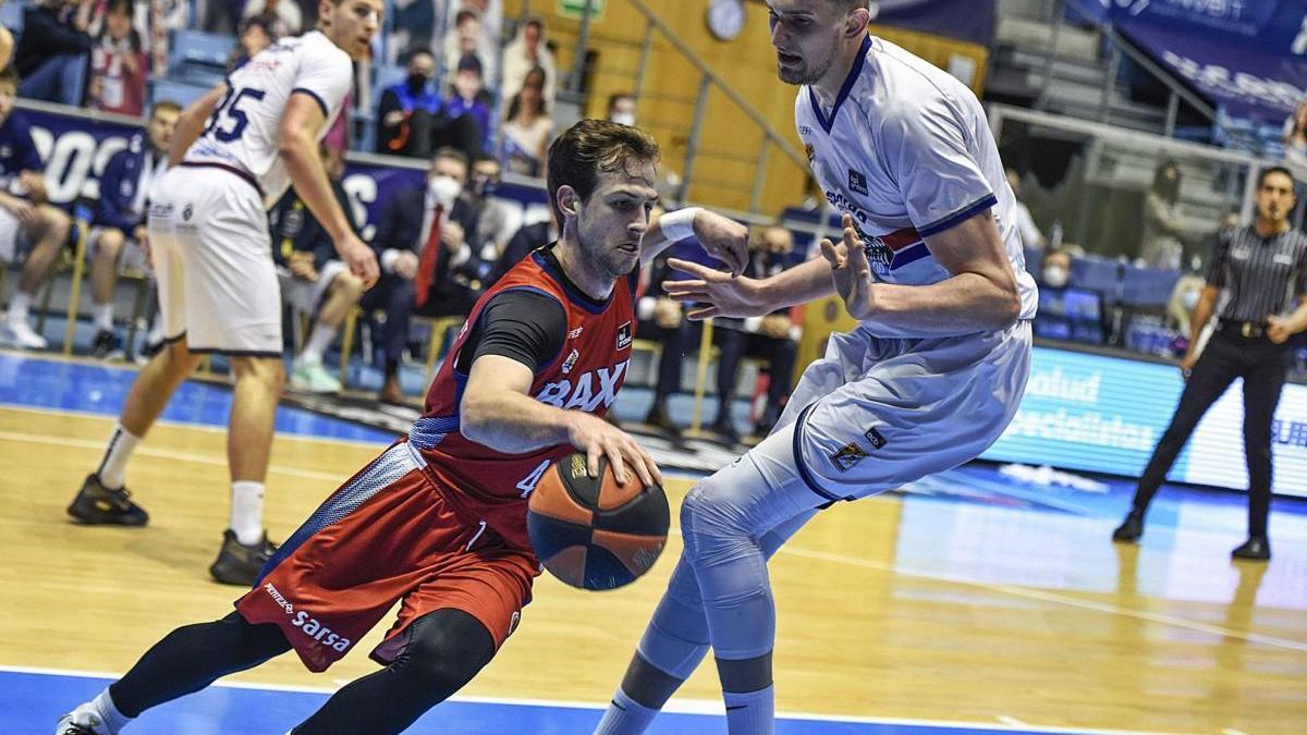 Frankie Ferrari va fer una exhibició ofensiva en la primera part del partit