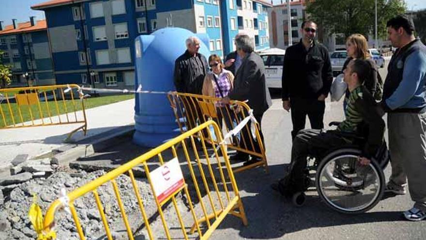 Un momento de la visita municipal a las obras.