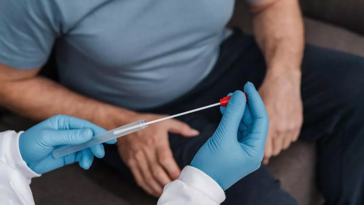 Así es el sencillo test que deben hacerse todos los mayores de 50 años para detectar el cáncer de colon