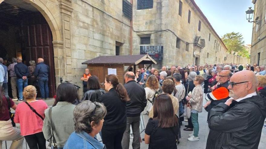Cientos de personas toman Vilagarcía desde las seis de la mañana para adorar a Santa Rita