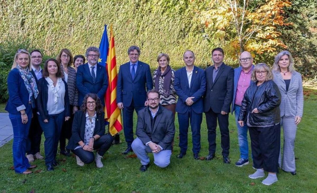 Dirigents de Junts i Demòcrates en l'acord de confluència del 2024, entre ells Cristina Bech