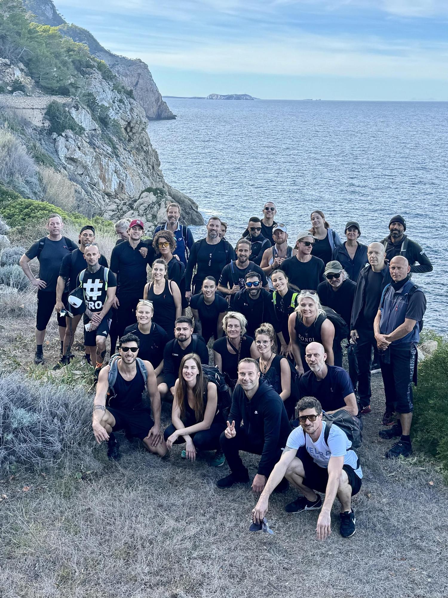 Ibiza Hikes Station celebra una caminata y limpieza de monte a favor de IFCC