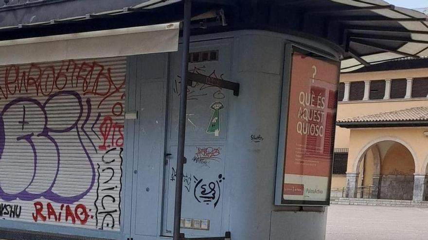 Un menor vuelve a vandalizar con pintura el quiosco del Olivar y la policía lo arresta