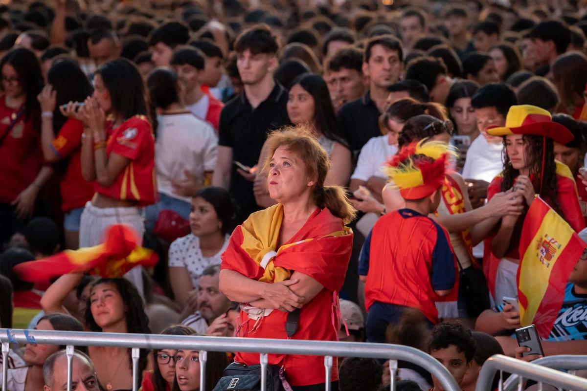 En imágenes | La plaza del Pilar de Zaragoza ya vibra con el España-Bélgica En imágenes | La plaza del Pilar de Zaragoza ya vibra con el España-Bélgica