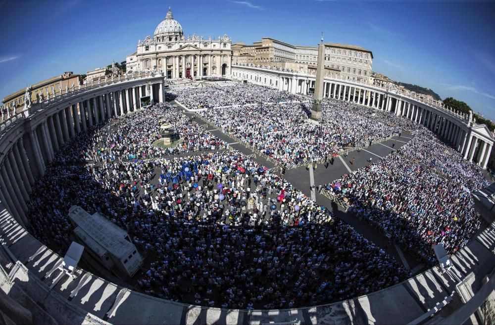 El Papa proclama santa a la madre Teresa de Calcuta