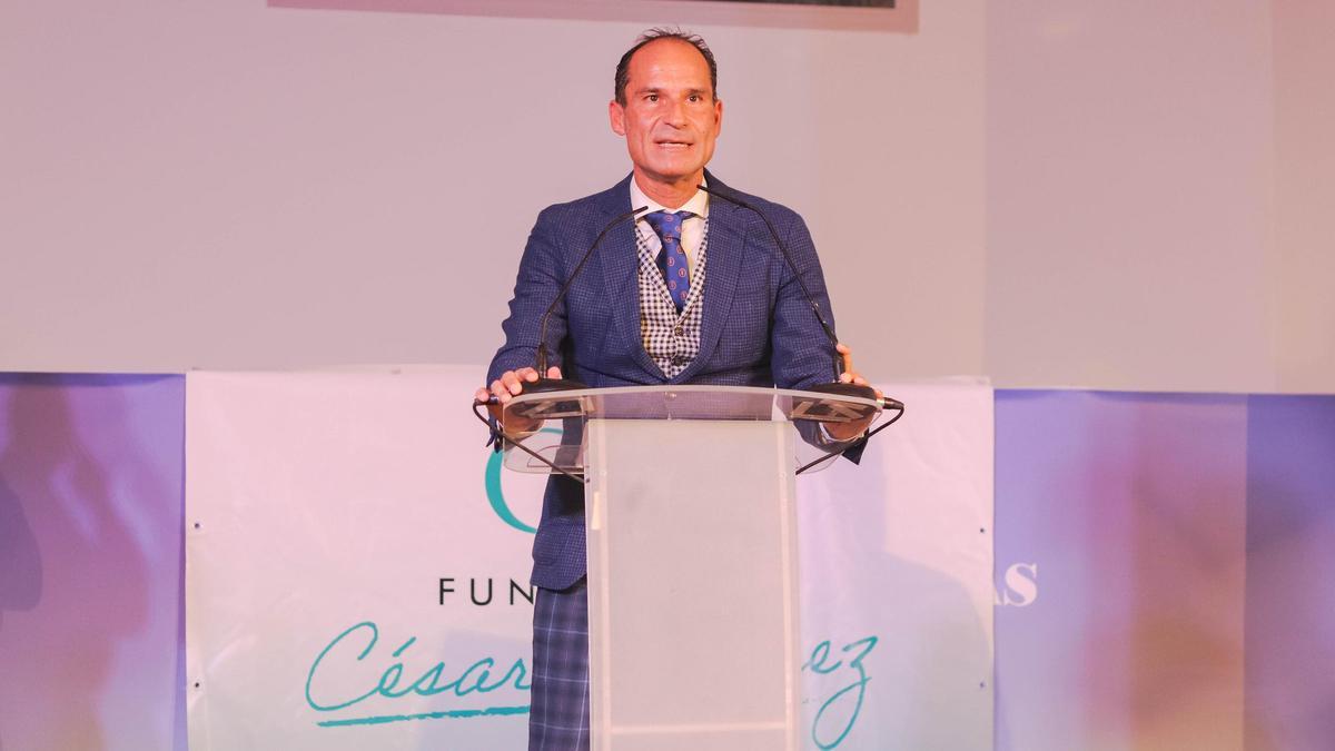 El cirujano César Ramírez, fundador de Bisturí Solidario, durante su intervención en la gala.