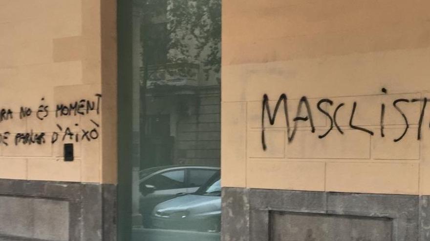 Aparecen pintadas en la sede del PP tildando a los &#039;populares&#039; de &quot;machistas&quot;