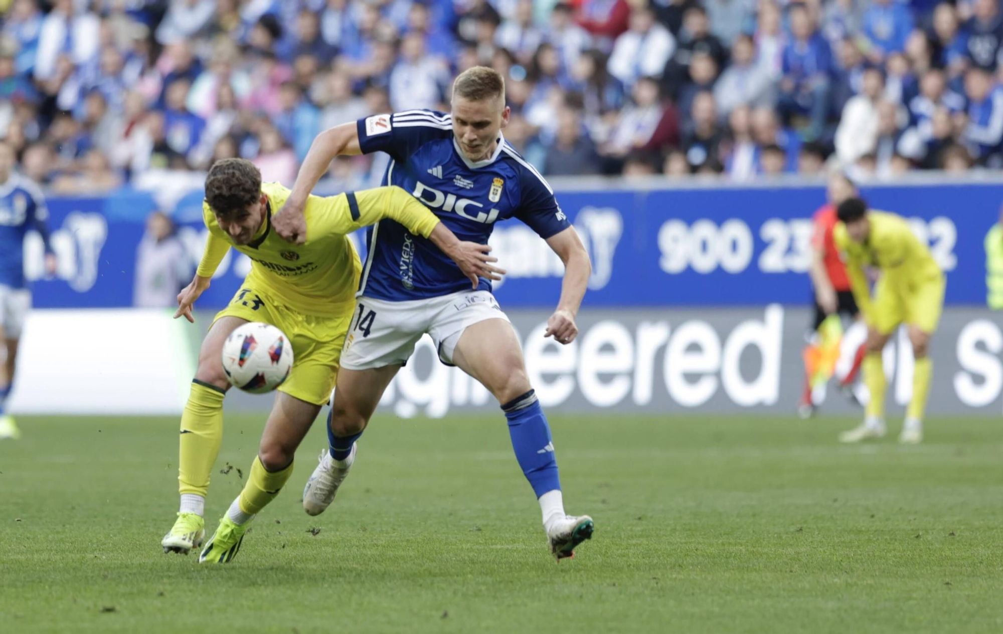 Alemão pega más duro y el Oviedo vuelve a ganar: 2-1