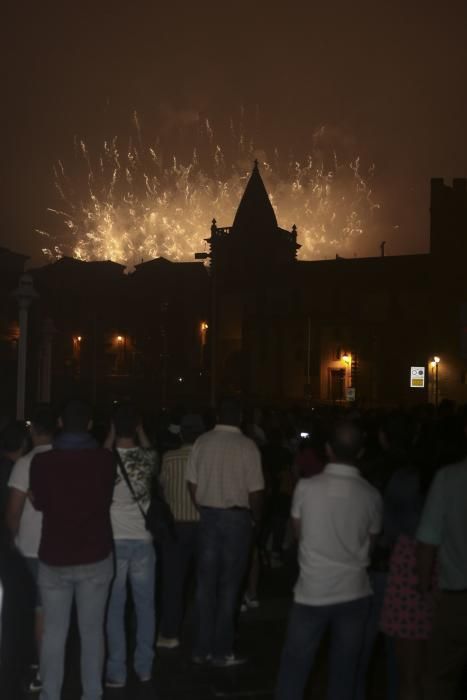 La noche de los fuegos en la Semana Grande de Gijón