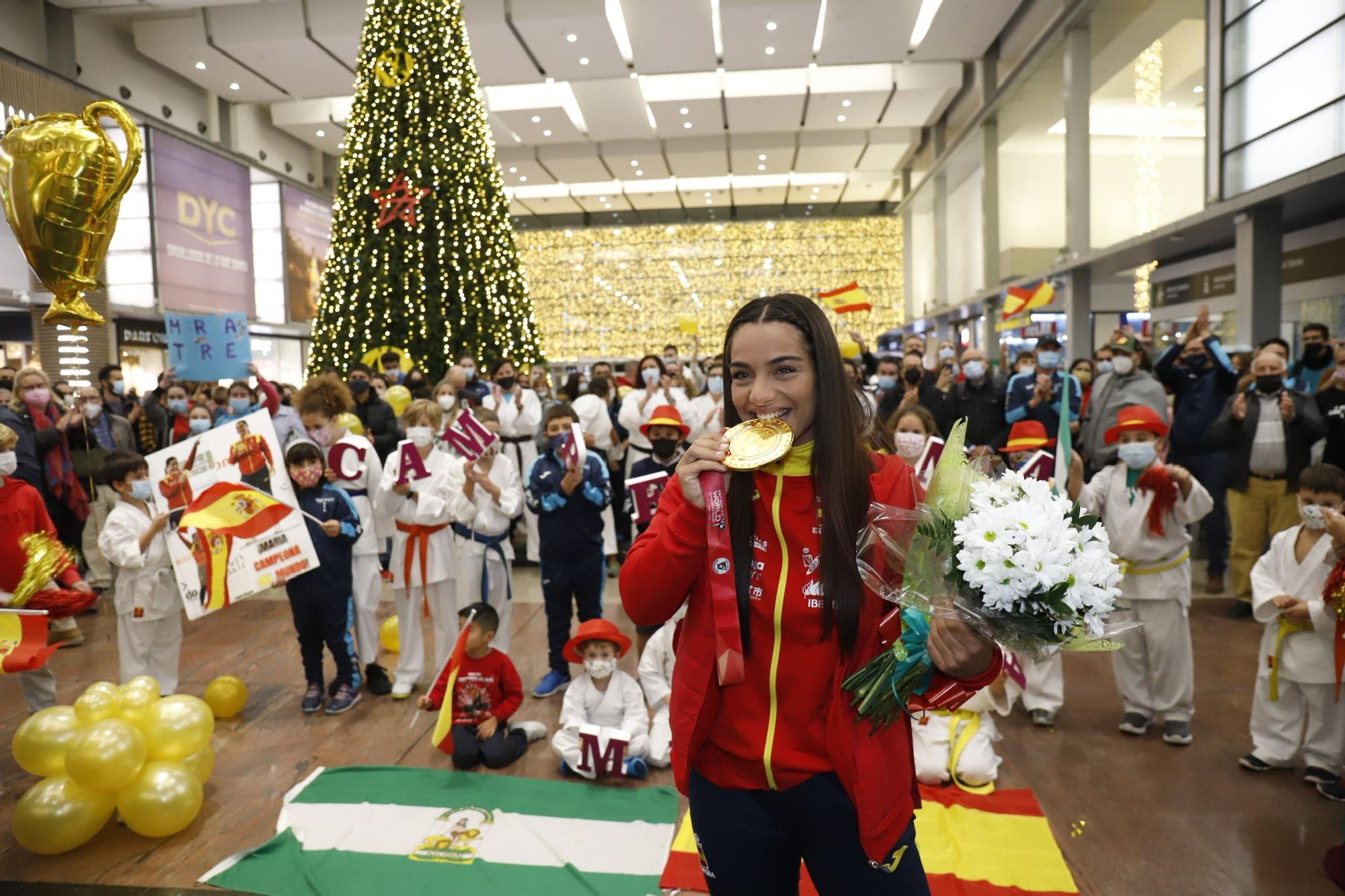 María Torres ya está en Málaga con su oro mundial en kárate