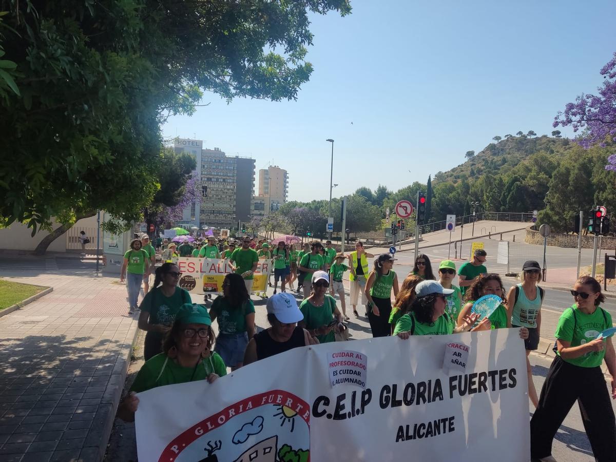 Una columna educativa de profesores, este martes, para unirse a la manifestación de las 12 en Alicante