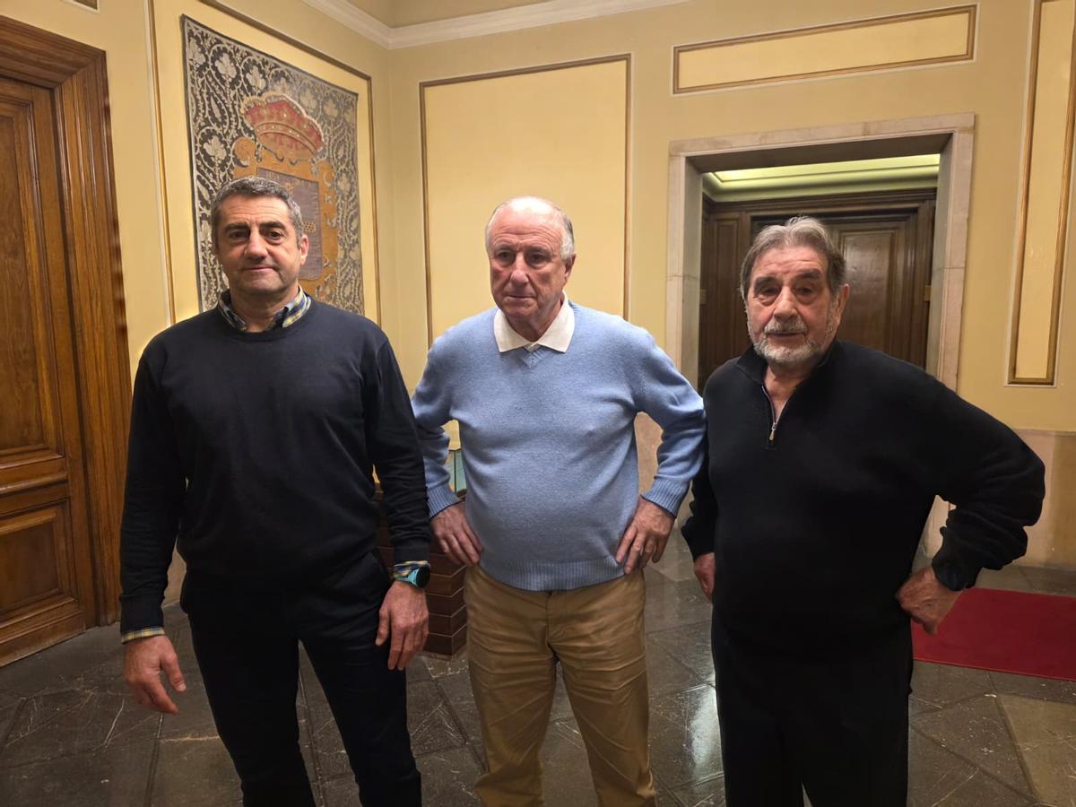 De izquierda a derecha, Marcelino Campanal, Ataúlfo Fernández "Tofi" y Miguel Fernández "Trubia"