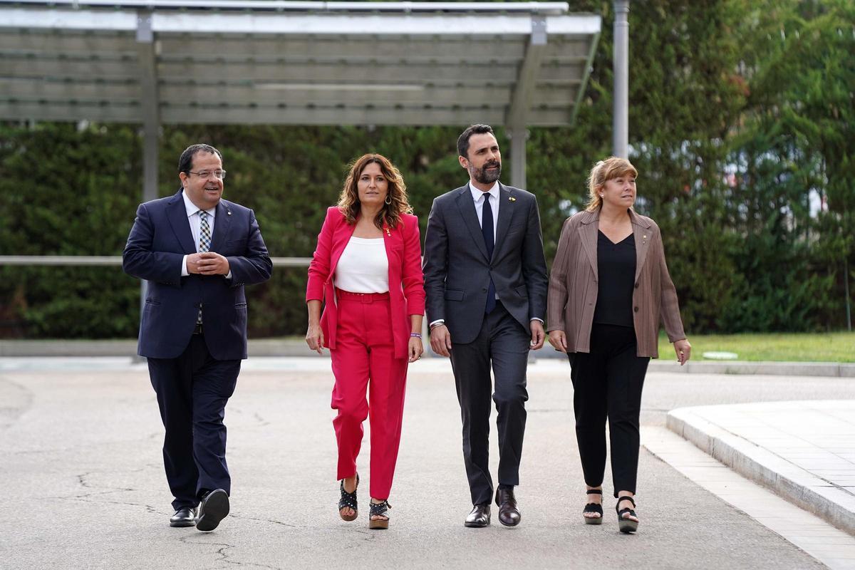 Mesa de diálogo sobre Catalunya.La integran la consellera de Presidencia, Laura Vilagrà; el conseller de Empresa, Roger Torrent; el de Interior, Joan Ignasi Elena, y la de Cultura, Natàlia Garriga.