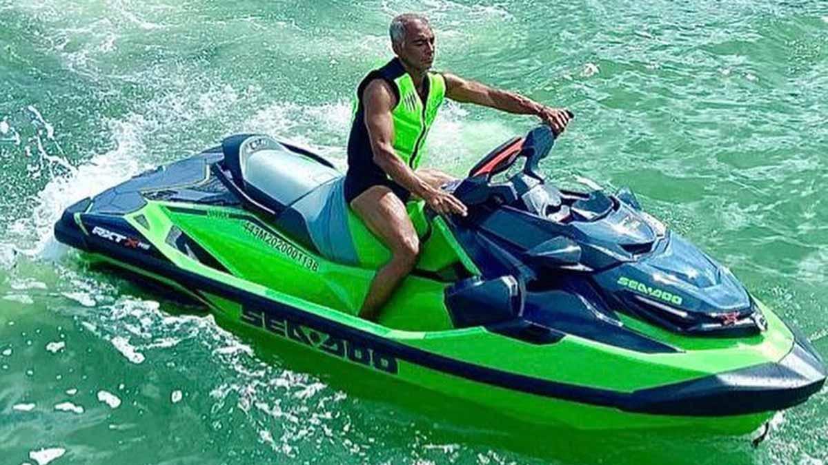 Romario disfrutando de sus vacaciones, mientras Brasil está en plena crisis