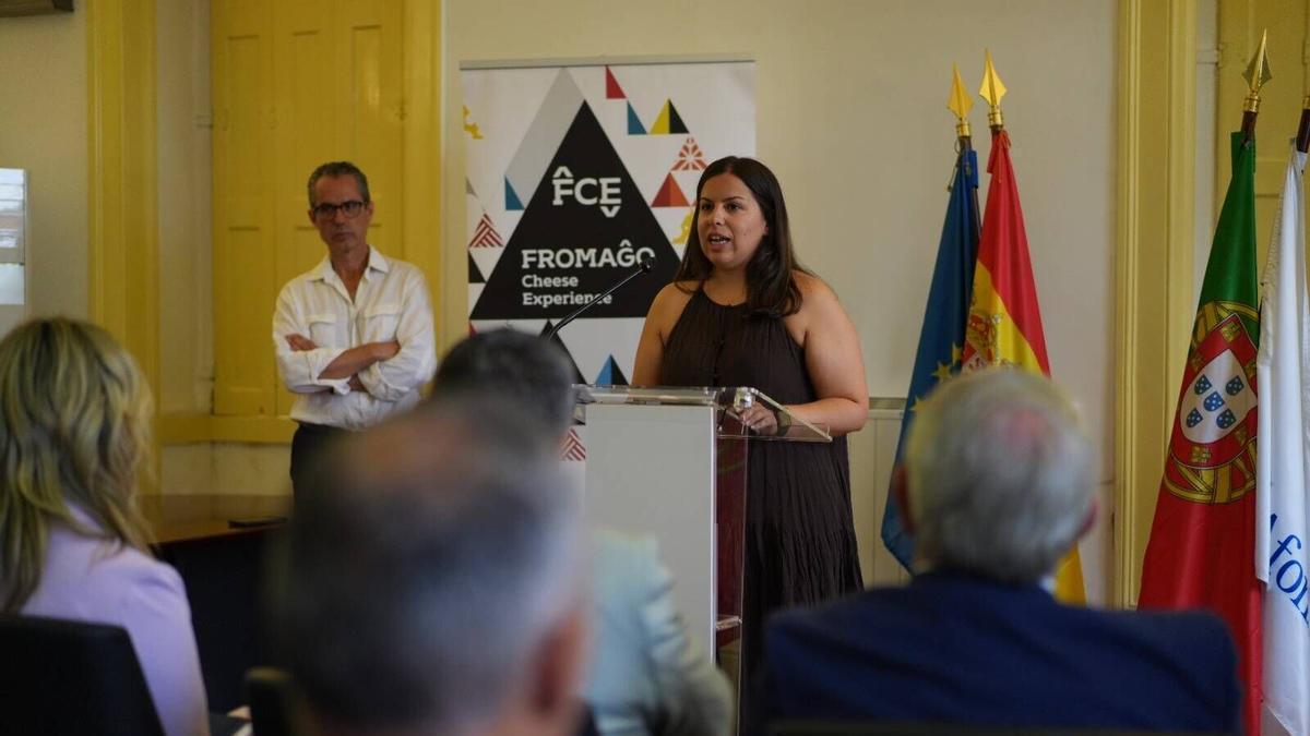 La presidenta de Eilza, Sara Fregeneda, presenta Fromago Cheese Experience 2026 en la sede portuguesa de la Fundación Rei Afonso Henriques, en Braganza.