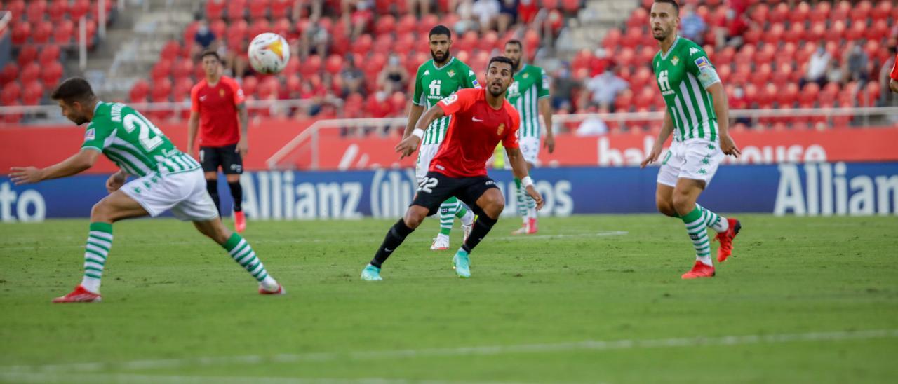 Ángel se desmarca en su debut con el Mallorca en la primera jornada ante el Betis.