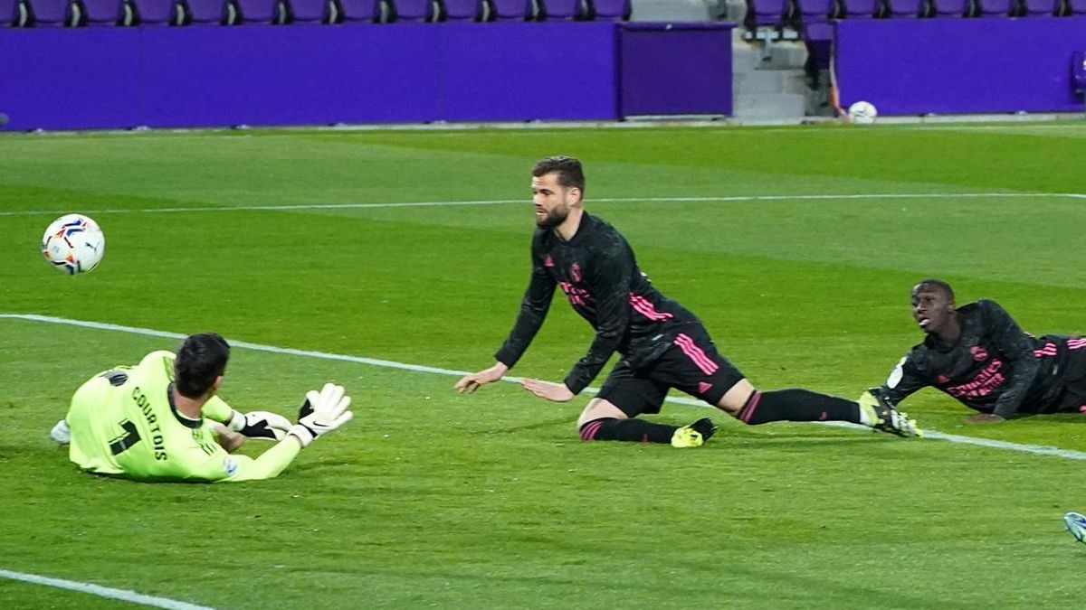 Courtois salva un gol ante el Valladolid