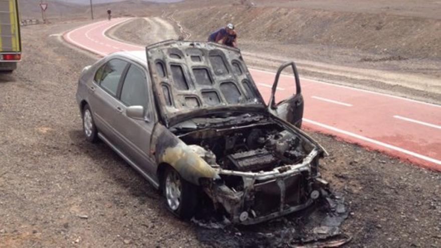 Coche incendiado en Tuineje