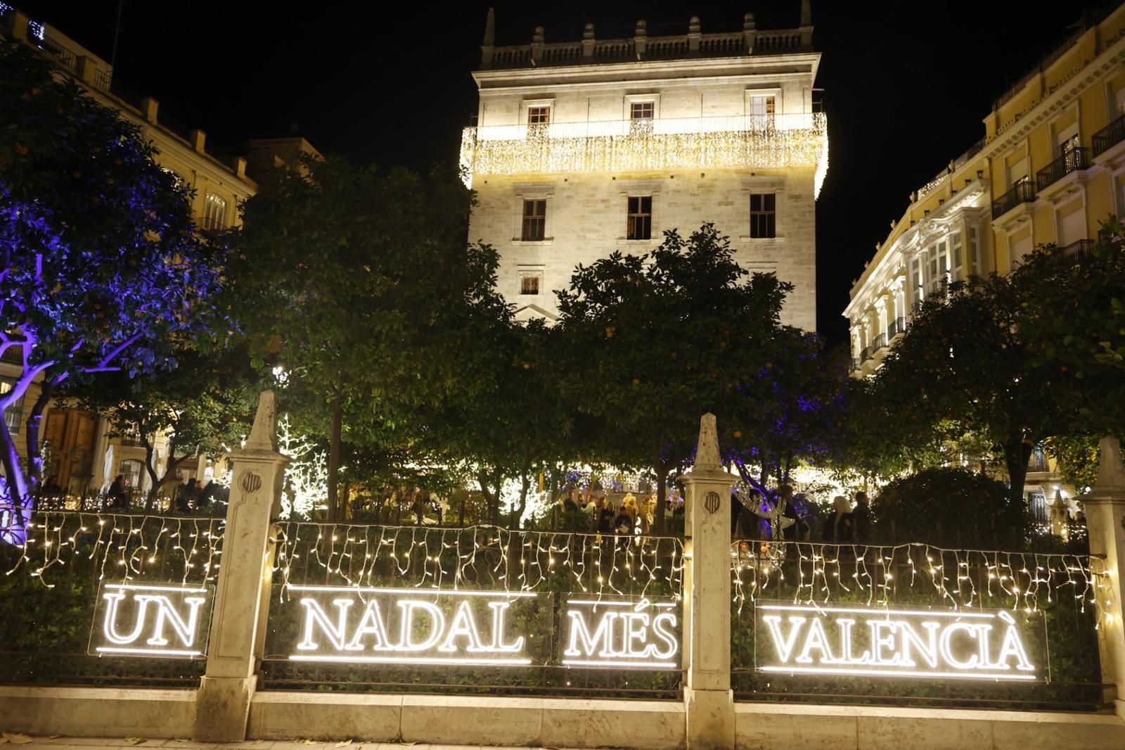 La Navidad llega a València con el encendido de luces