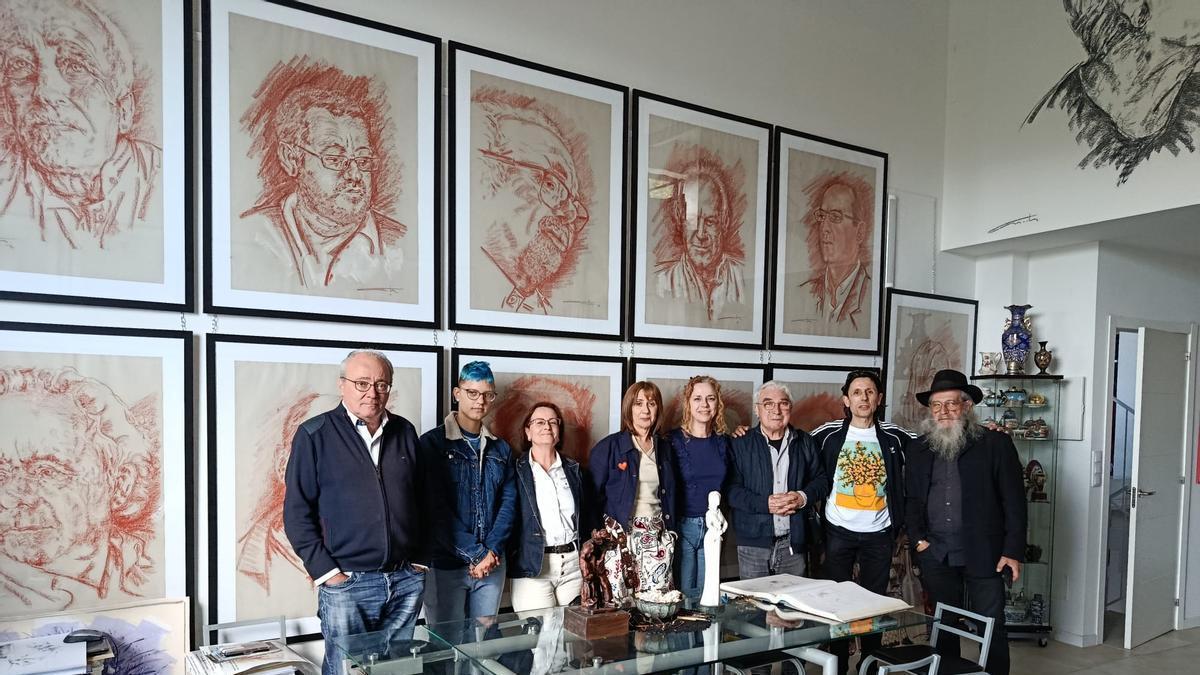 José Antonio Cid, Yelena Pazos, María González, María José Fernández,, Luz Beloso, Xulio Lago, Alfonso Becerra y Camilo Camaño en la reunión en A Mangallona.