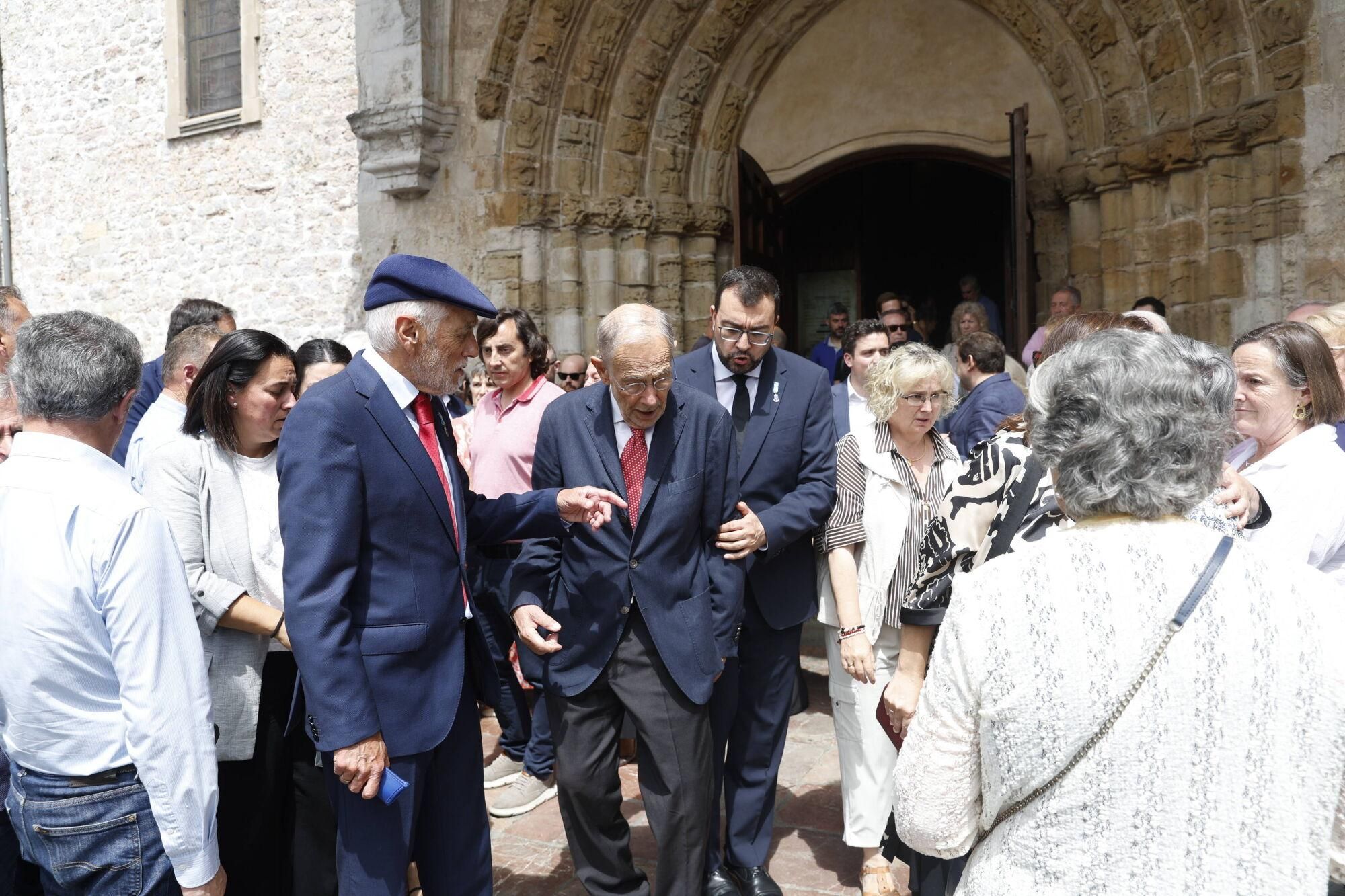 Las imágenes del funeral de Antonio Trevín en la basílica de Llanes.