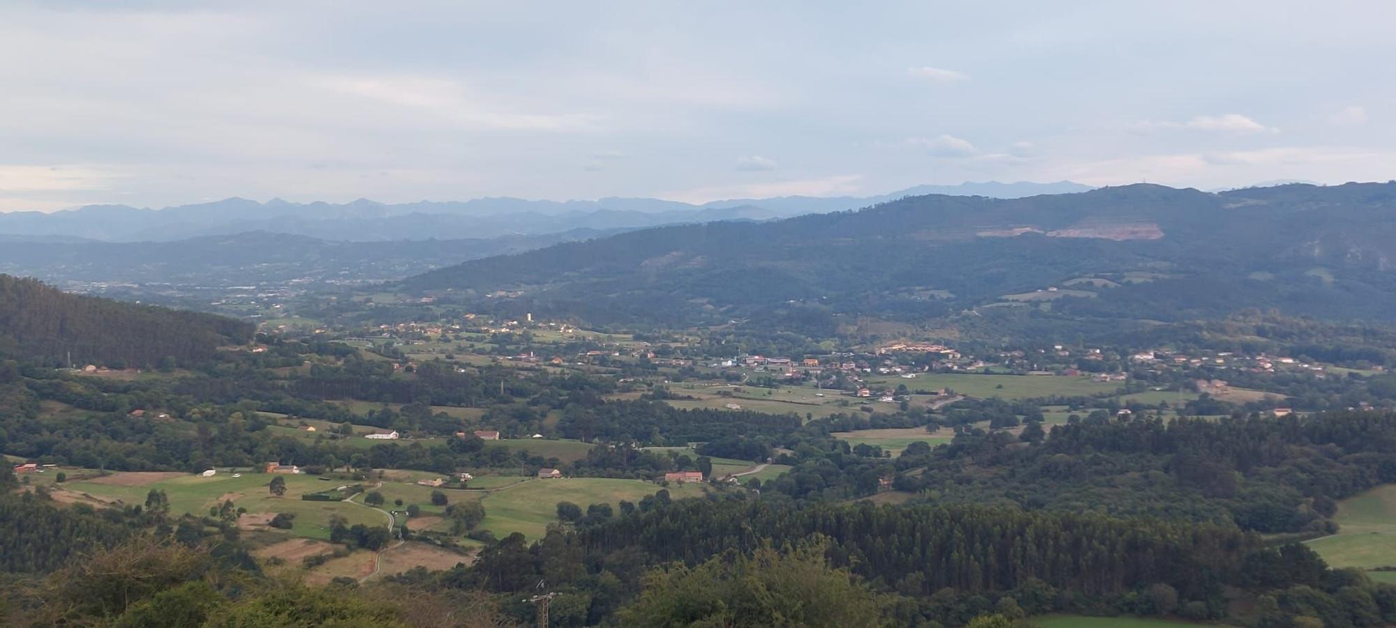 La capilla de El Fresno, así se llega a la ermita de las grandes panorámicas de Llanera