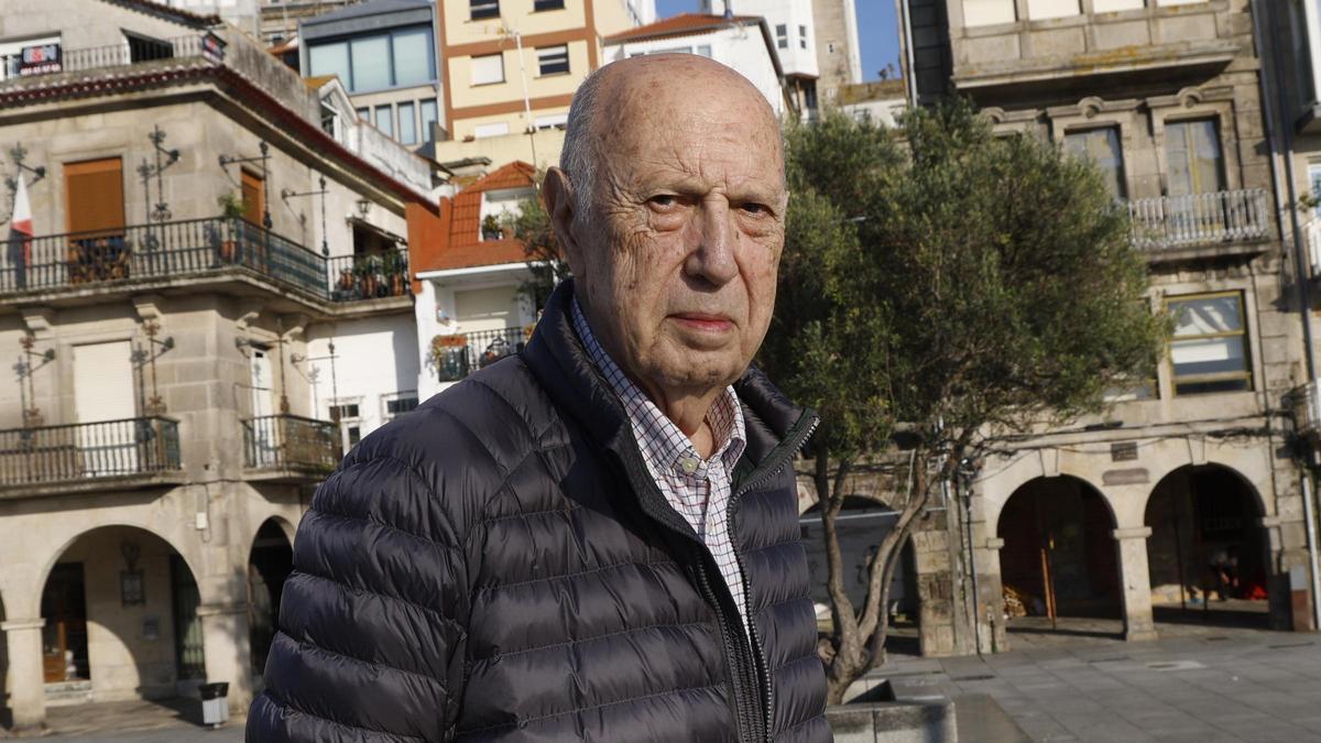 Foto de arquivo de Méndez Ferrín no Berbés de Vigo.