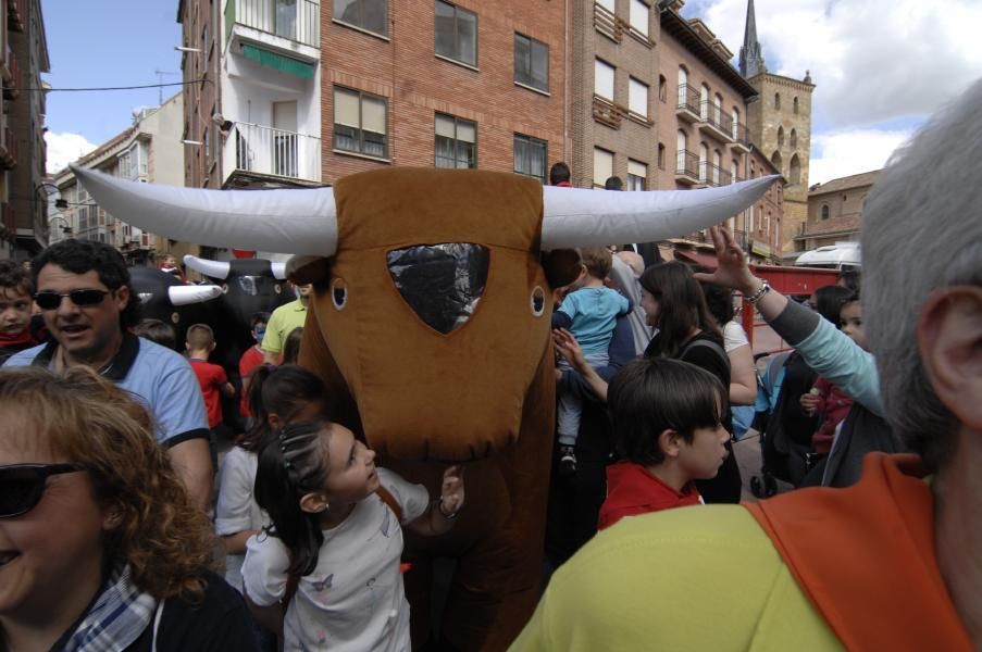 Los toros hinchables llenaron las calles