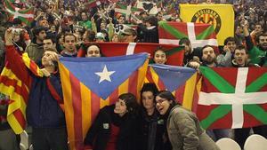 Aficions d’Euskadi i Catalunya, en el partit jugat a San Mamés el 2007.