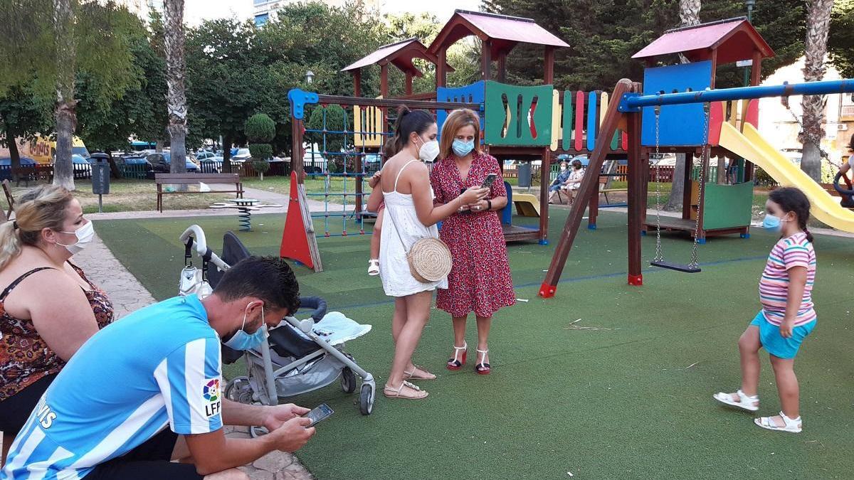 Begoña Medina visita un parque infantil de la capital.