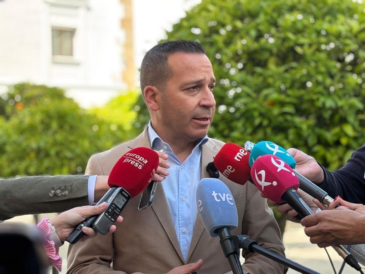 El vicepresidente y consejero de Desregulación, Servicios Sociales y Familia de la Junta de Extremadura, Óscar Fernández (Vox).