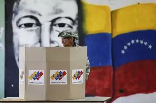 El CNE venezolano entrega las actas de las elecciones al Tribunal Supremo