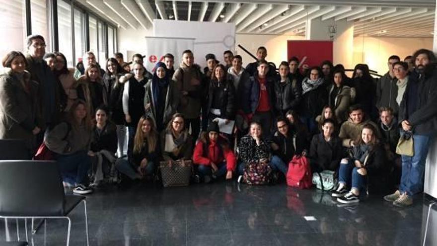 Alumnes de l&#039;institut Cap Norfeu, de Roses, van visitar la seu de l&#039;Ateneu dilluns de la setmana passada.