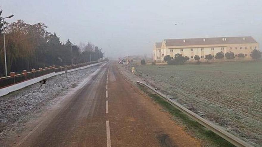 Estado de una de las carreteras afectadas por el hielo de la provincia de Zamora.