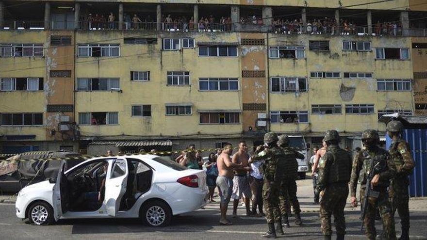 Soldados brasileños disparan por error 257 veces contra una familia