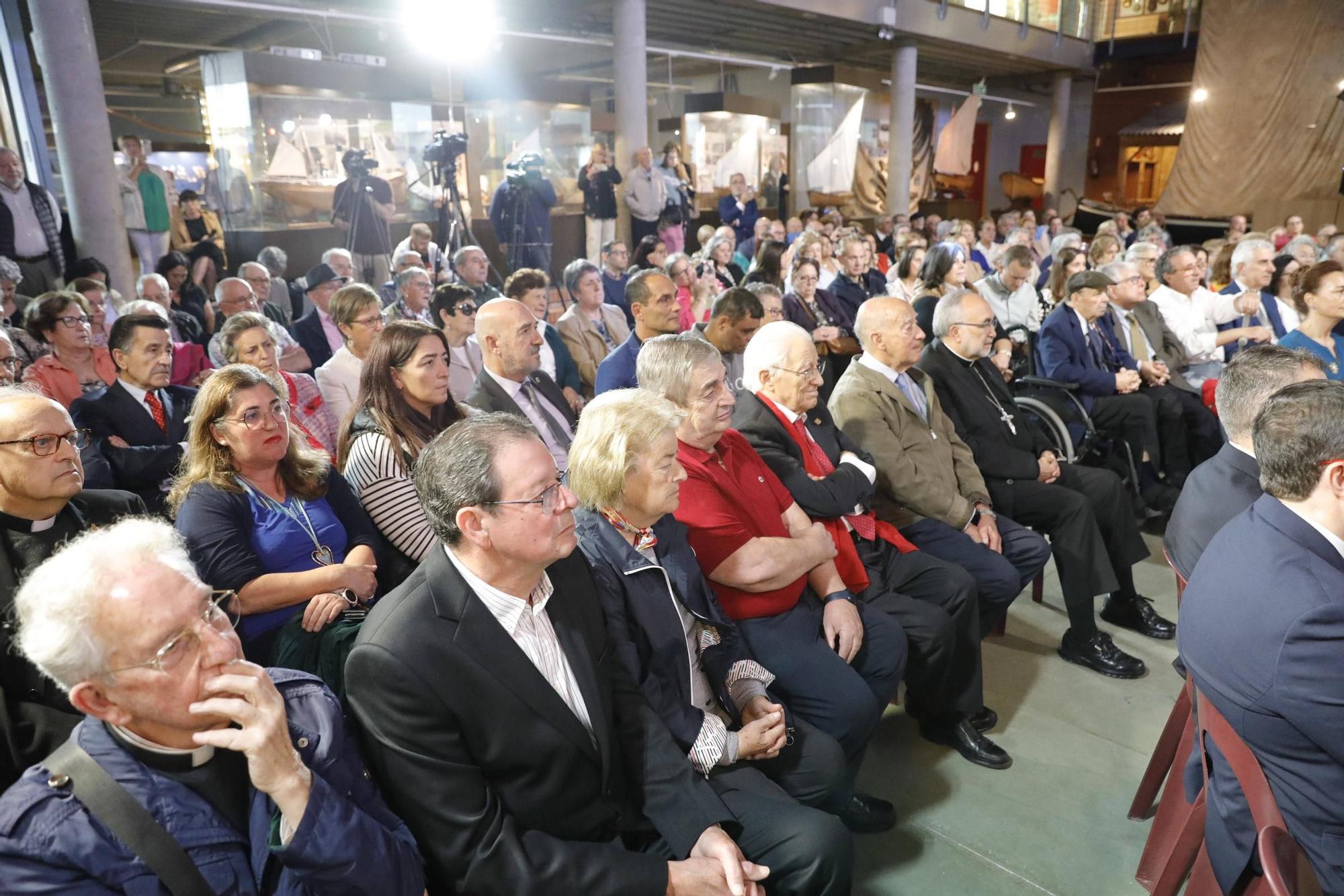 El cardenal Ángel  Fernández Artime recibe el título de Hijo Predilecto de Asturias en Luanco (Gozón)