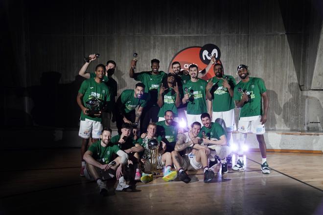 Unicaja: Los campeones de la Copa del Rey posan con el trofeo