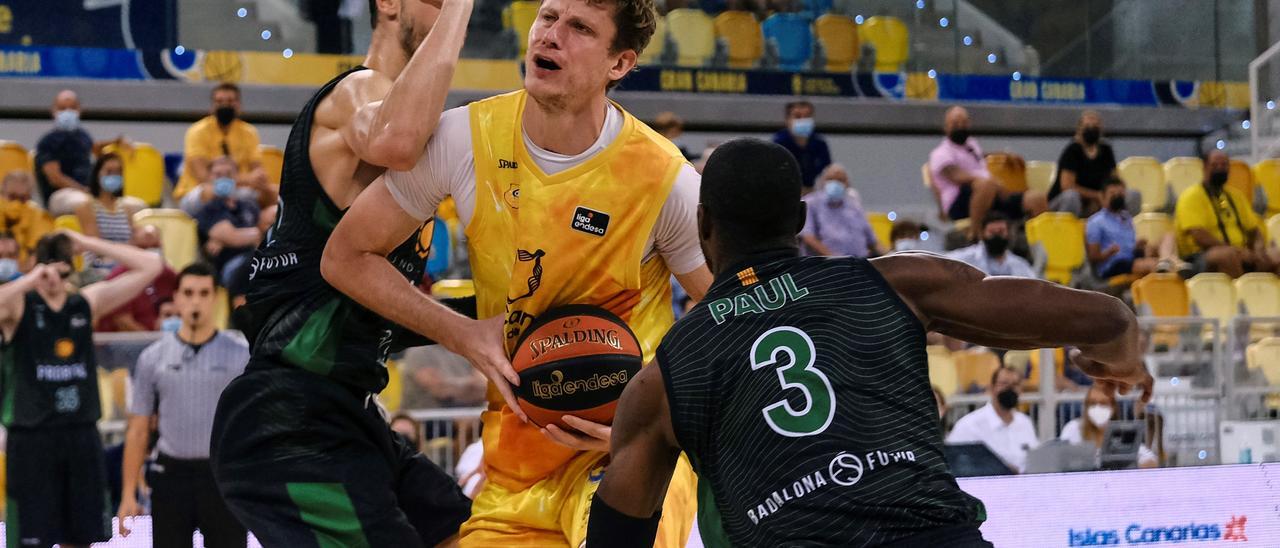 Partido entre el CB Gran Canaria y el Joventut en el Gran Canaria Arena.