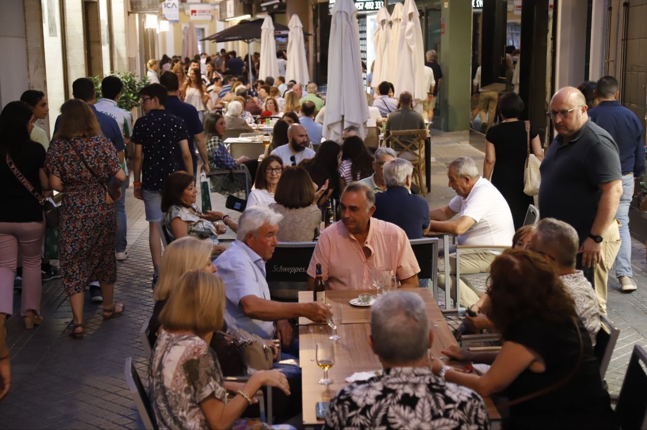 El centro de Córdoba se llena de ambiente en la Shopping Night 2025