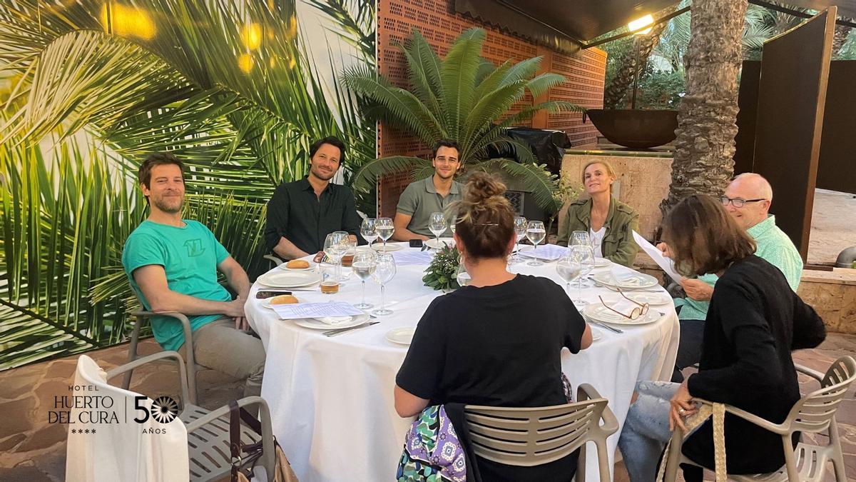 Los participantes de MasterChef Celebrity, antes de cenar en el Huerto del Cura de Elche el pasado mes de mayo