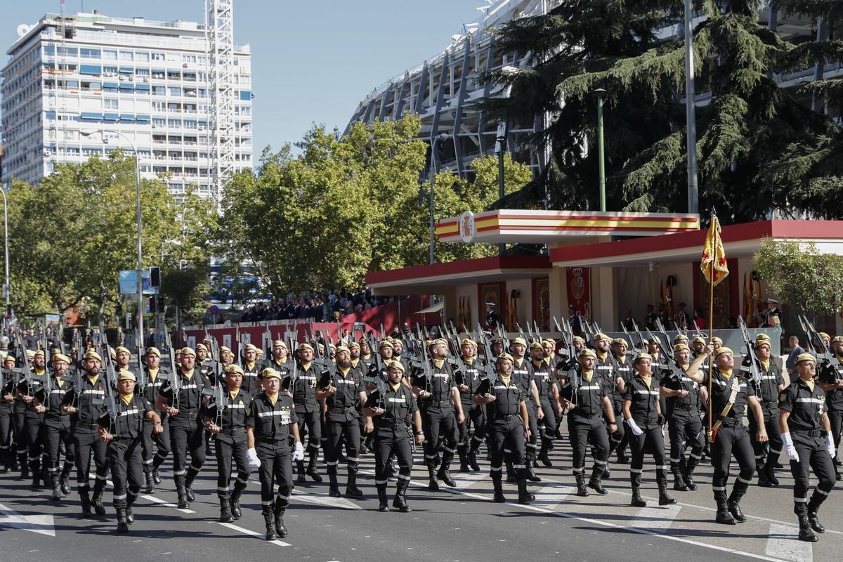 El govern de Colau vota dividit davant la proposta d’una desfilada militar a Barcelona El govern de Colau vota dividit davant la proposta d’una desfilada militar a Barcelona