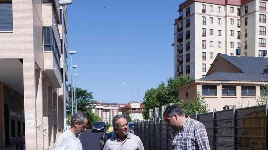 Guarido, en el centro, en la calle Jiménez de Quesada.