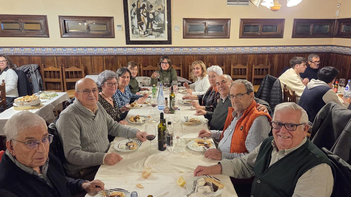 El grupo posa durante una de sus cenas