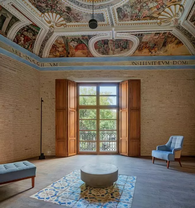 La restauración del primer hotel 'gay friendly' de València destapa unos frescos del siglo XV