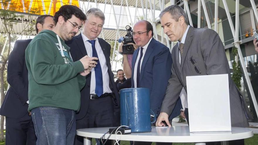 Pedro Antonio Sánchez y Markku Markkula (a su lado, con gafas), en el Parque Científico.