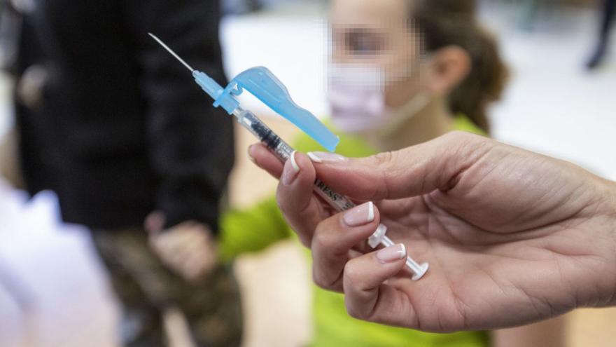 El recelo de los padres y los menores contagiados en Navidad reducen al 65% los niños a vacunar de 5 a 8 años