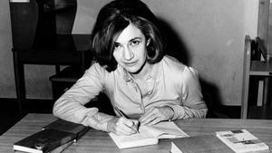 Imagen de archivo de Ana María Matute en Sitges, en los años 70, durante la firma de ejemplares de sus obras. 