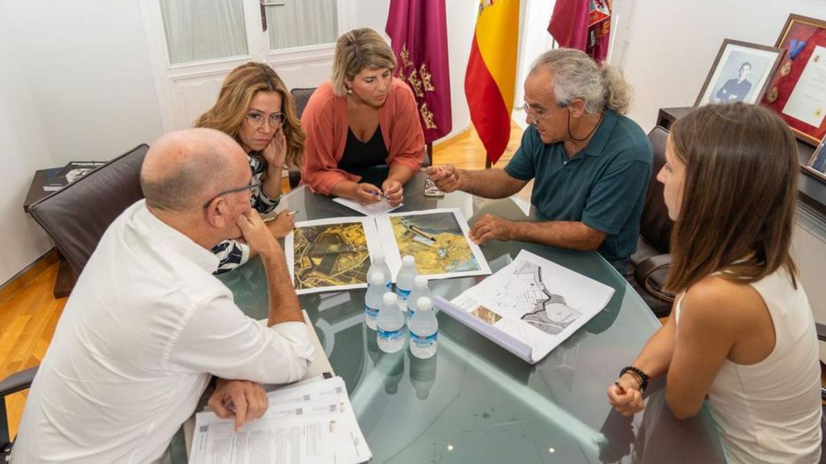 Pedro García se reunió con Arroyo y Castejón en Cartagena.                         | A.C.