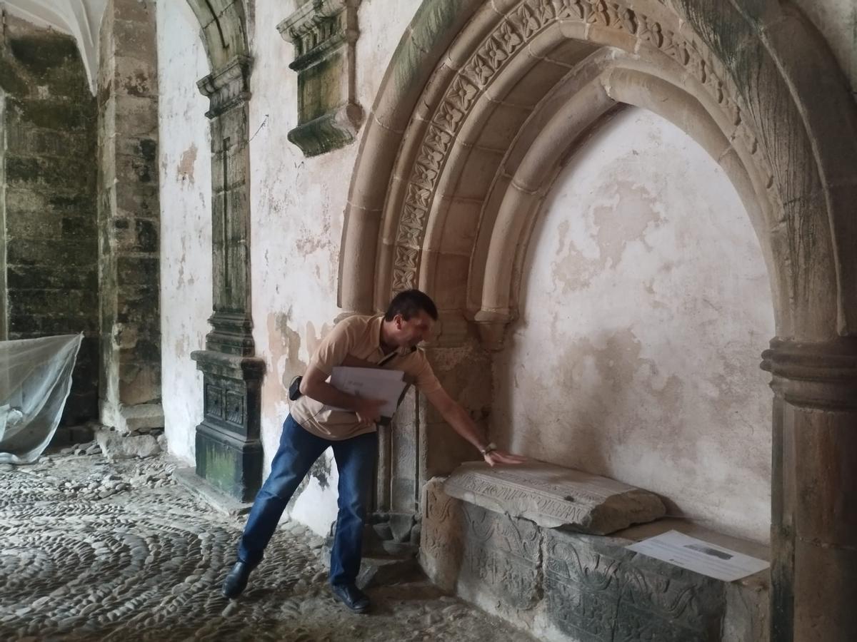 Así fue la visita guiada al monasterio de Cornellana, en Salas